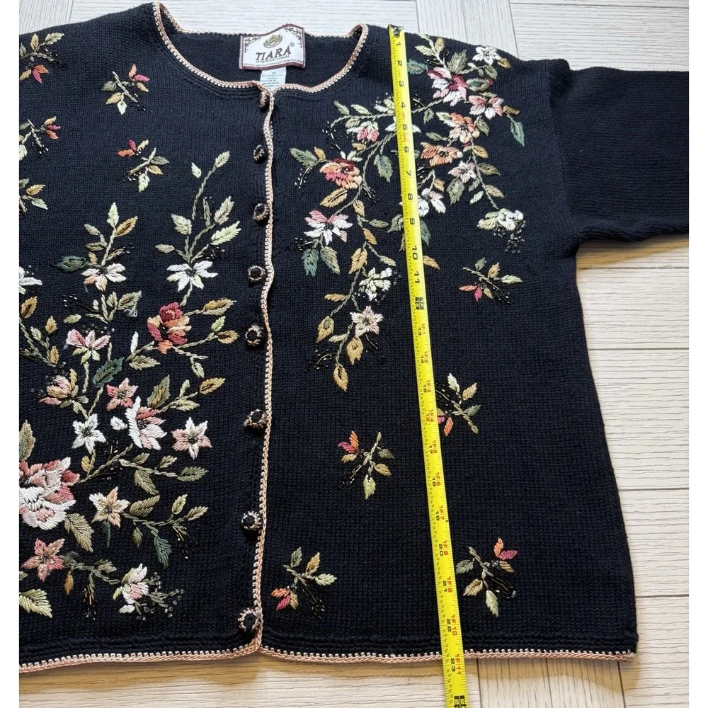 Tiara International VTG Cardigan Knit Sweater Sz M Embroidered Beaded Floral 90s